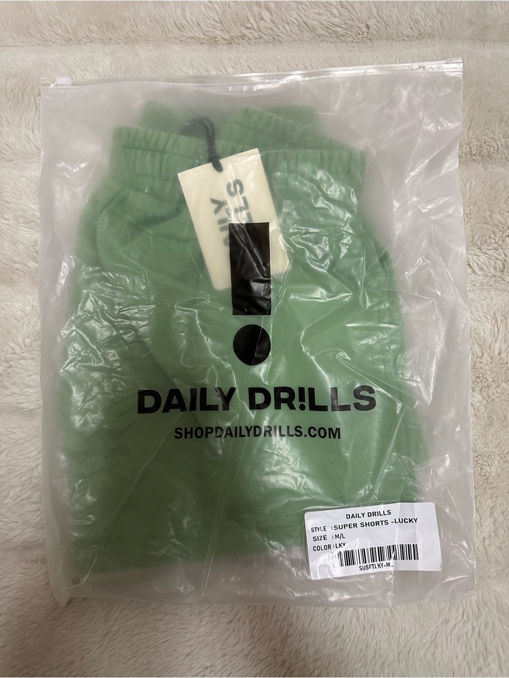 Daily Drills NWT LUCKY Green Women’s Super Shorts- M/L - Picture 5 of 5